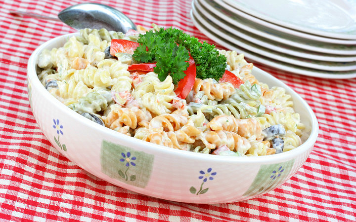 Tütsülenmiş tavuklu fasulye salatası - üç tarif kadar Tütsülenmiş tavuklu fasulye salatası - üç tarif kadar