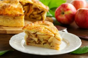 Lezzet Paylaşıldıkça Güzel: Elmalı Pasta