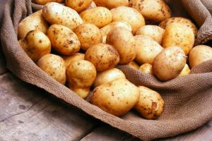 https://cdn.yemek.com/mncrop/300/200/uploads/2015/04/patates.jpg