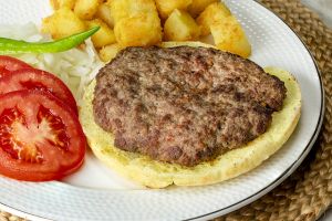 Boşnakların Dev Köftesi: Pleskavitsa