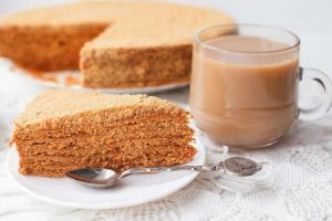 Medovik Diye Bilinen: Ballı Rus Pastası