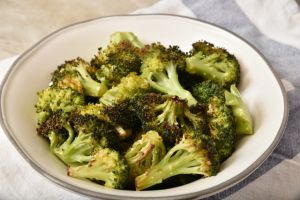 Kolayı Var: Haşlamadan Fırında Brokoli