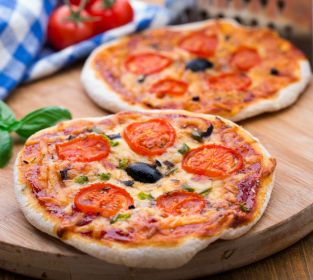 Daha Kolayı Yok: Bazlamadan Pizza Tarifi ile ilgili görsel sonucu