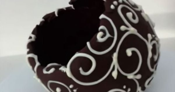 Beyaz Çikolata Soslu Dondurmalı Profiterol