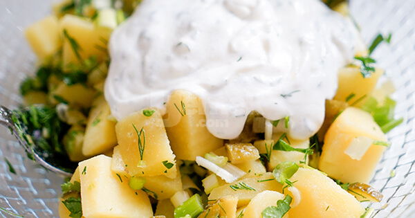 yogurt-soslu-patates-salatasi-asama-4