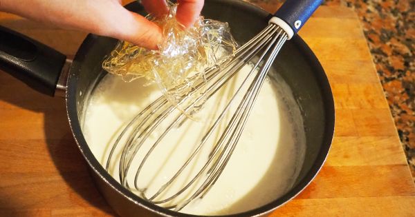 bogurtlen-soslu-panna-cotta