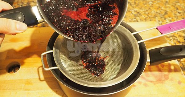bogurtlen-soslu-panna-cotta