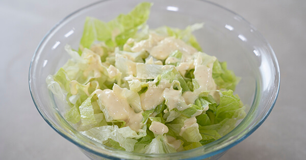 tavuklu-sezar-salata-asama5-yemekcom