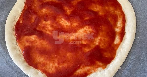 sucuklu-pizza-yapim6