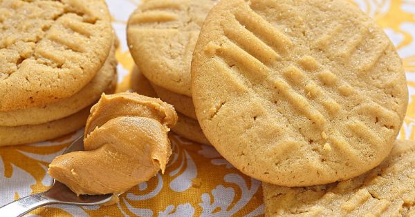 Üç Malzemeli Fıstık Ezmeli Kurabiye