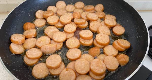 domates-soslu-sosis-yapim1