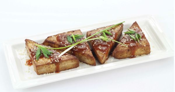 Soya Sosu ile Kızarmış Susamlı Tofu