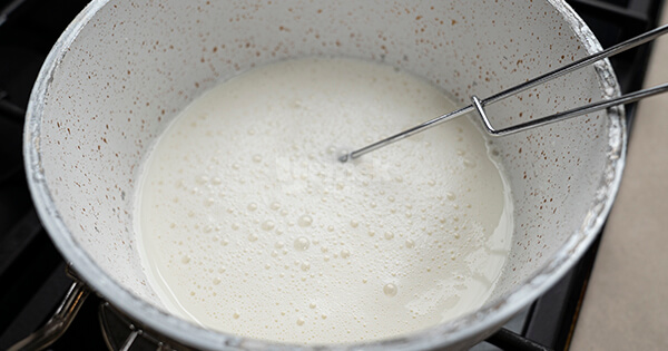 cikolatali-puding-asama2-yemekcom