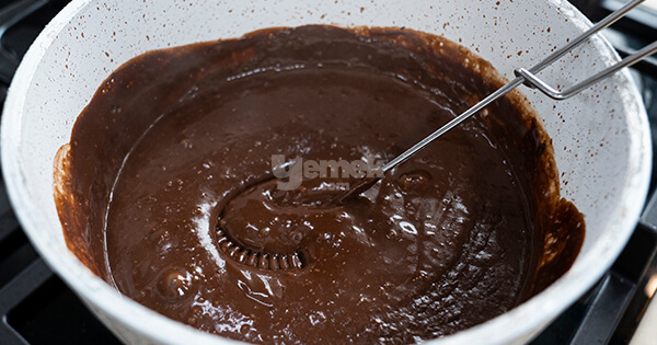 cikolatali-puding-asama4-yemekcom