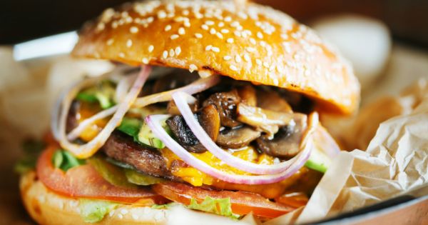 Ev Yapımı Mantarlı Burger