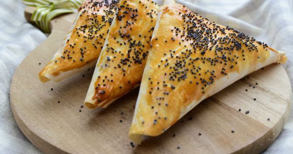 Tavuklu Garnitürlü Muska Börek