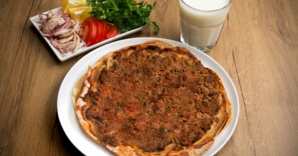 Ev Yapımı Lahmacun Tarifi, Nasıl Yapılır? (Videolu)