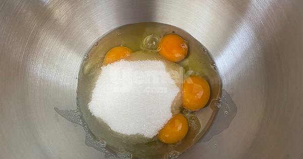 cikolata-ganajli-sunger-kek-yapim1 (1)