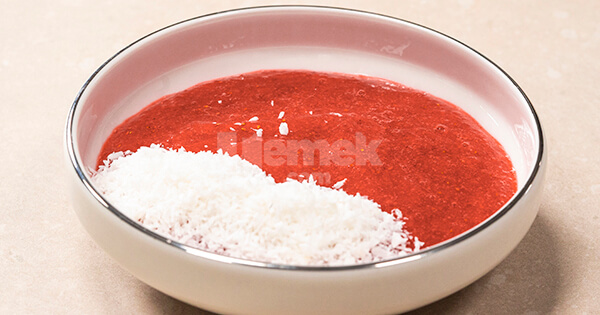 cilekli-irmik-tatlisi-asama-2