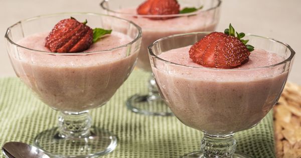 Çilekli İrmik Tatlısı