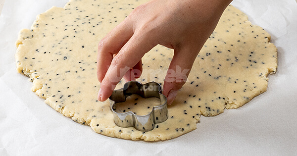 corek-otlu-cicek-kurabiye-asama-6