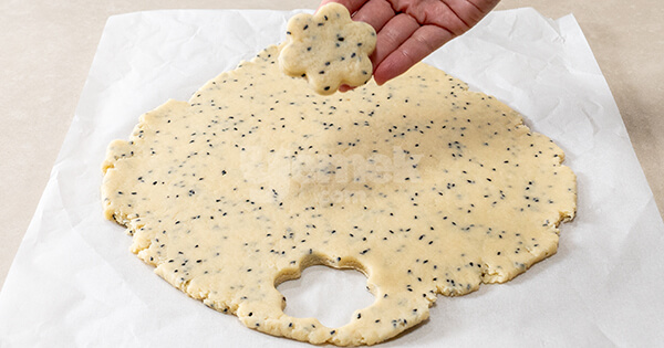 corek-otlu-cicek-kurabiye-asama-7