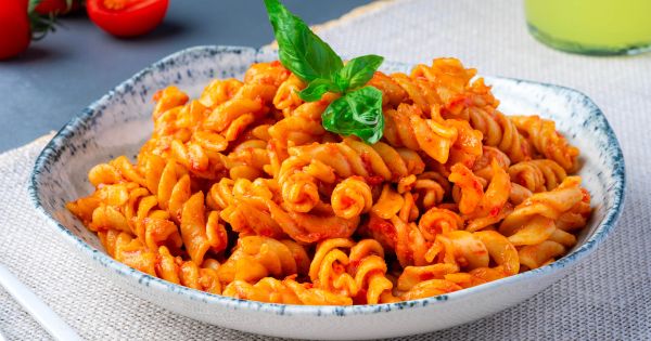 demleme-domatesli-makarna-yatay