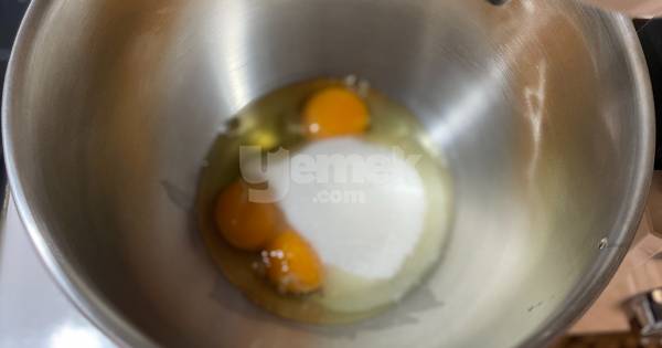yogurtlu-irmik-tatlisi-2