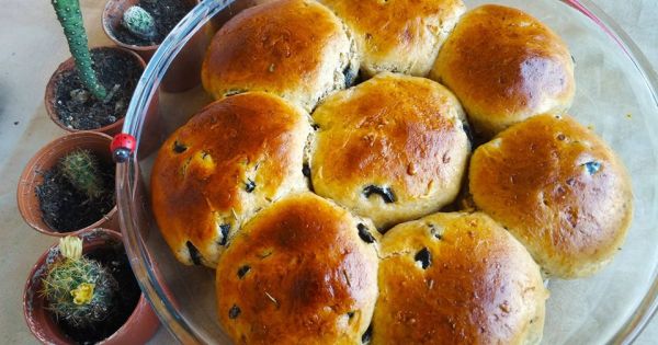 Zeytinli Sarımsaklı Çiçek Ekmek