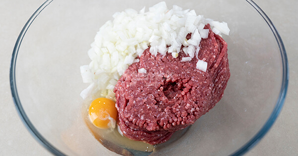 kiremitte-soslu-kofte-asama1-yemekcom