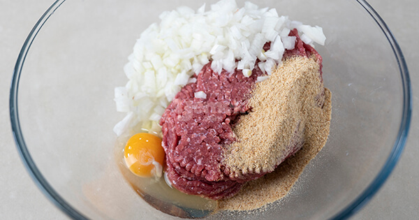 kiremitte-soslu-kofte-asama2-yemekcom