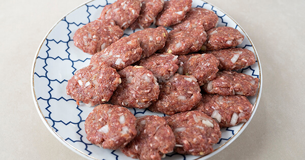 kiremitte-soslu-kofte-asama5-yemekcom