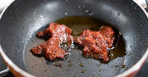 kiremitte-soslu-kofte-asama6-yemekcom