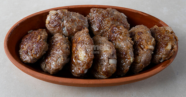 kiremitte-soslu-kofte-asama8-yemekcom