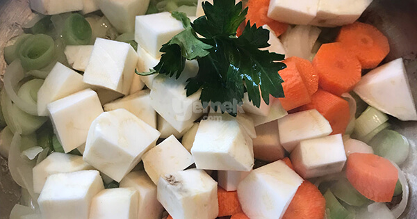 kerevizli-pirasa-yemegi-asama5