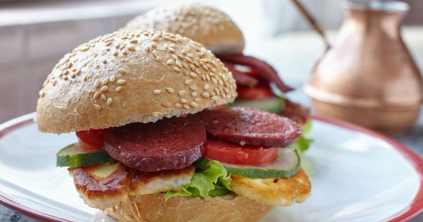 Hellimli Sucuk Burger
