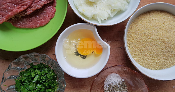 kiymali-bulgur-koftesi-yapilis-1