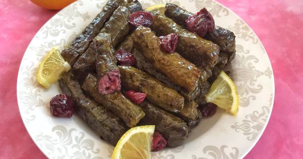 visneli-yaprak-sarma-yapim11