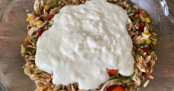 yogurtlu-sehriye-salatasi-yapim5