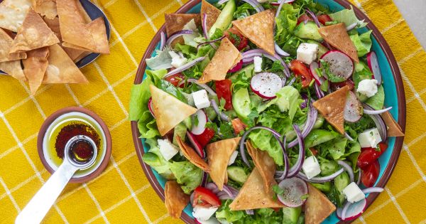 Fettuş (Fattoush) Salatası