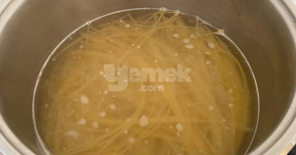 bolonez-soslu-spagetti1