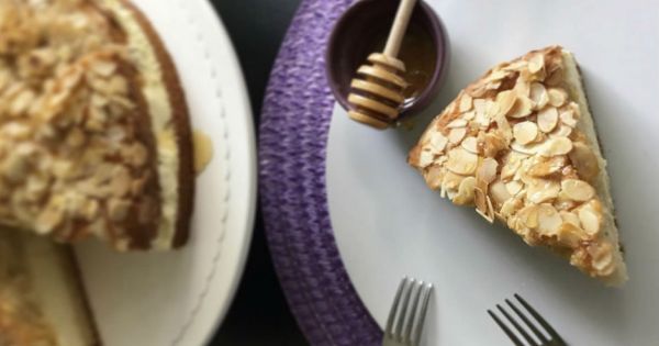 Ballı Bademli Alman Pastası