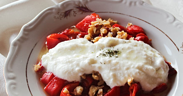 yogurtlu-koz-biber-salatasi3