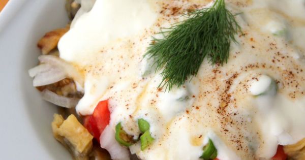Yoğurtlu Tereyağlı Köz Patlıcan Salatası