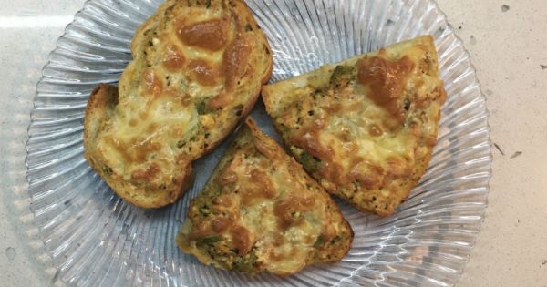 Peynirli Ekmek Dilimleri