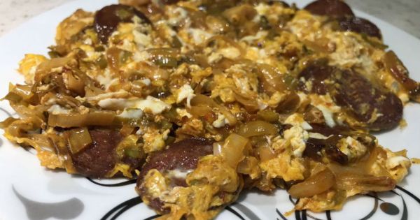 Pırasalı Sucuklu Yumurta