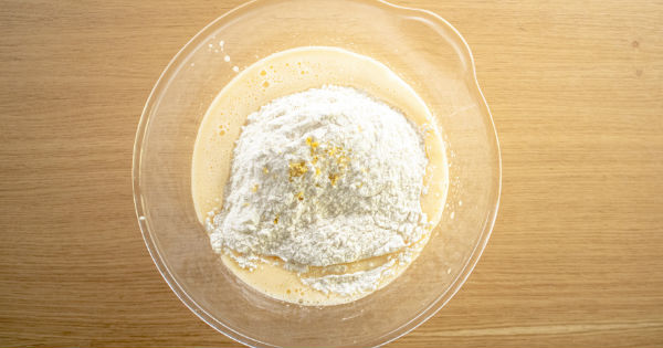 limonlu-cevizli-kek-yapim-2