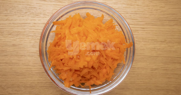 yogurtlu-kabakli-havuc-salatasi2