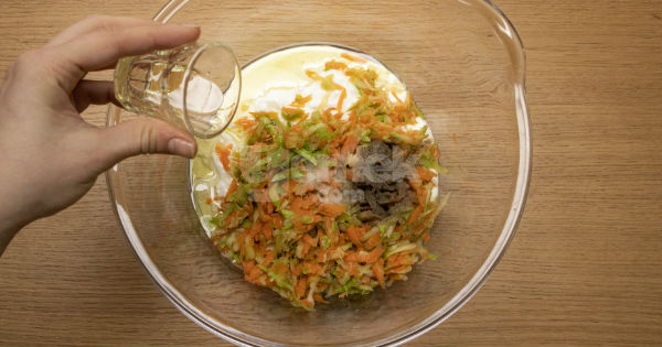 yogurtlu-kabakli-havuc-salatasi5