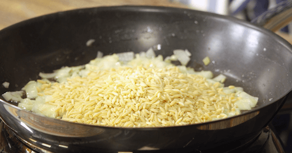 domatesli-arpa-sehriyeli-risotto-tarifi-3